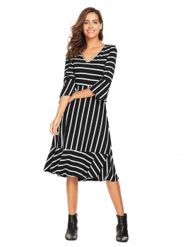 Black white Women Flare Sleeve Striped V-neck A-line Dress Mild-calf Ruffles High Waist, Multicolor
Black white Women Flare Sleeve Striped V-neck A-line Dress Mild-calf Ruffles High Waist, Multicolor