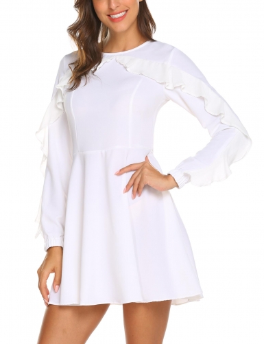 white robe à manches longues