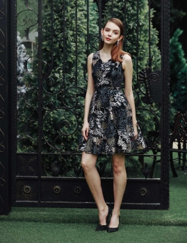 

Sleeveless V-Neck Floral Above Knee A Line Dress, Multicolor